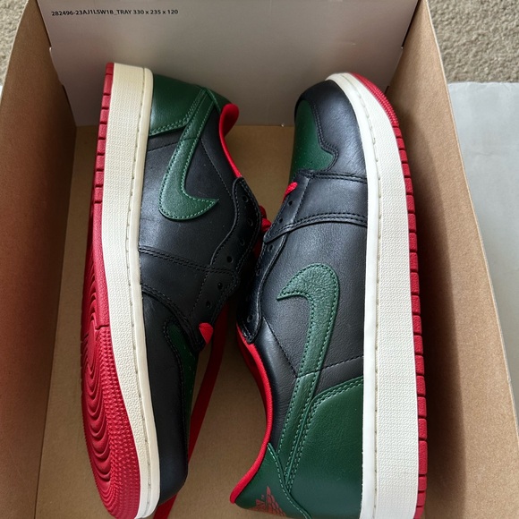 Women’s Jordan 1 Low size 11 - Picture 1 of 9